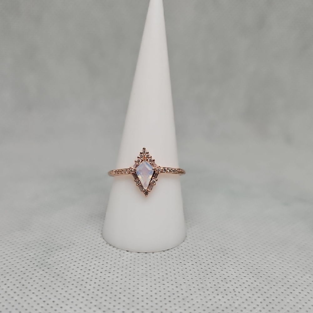 Elegant Rose Gold Ring with Opalescent Stone